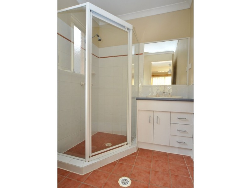 2 Madasin Close, Arundel QLD 4214