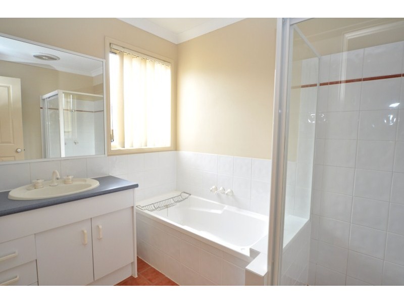 2 Madasin Close, Arundel QLD 4214