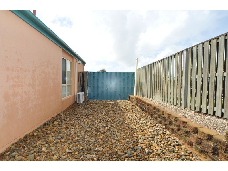 2 Madasin Close, Arundel QLD 4214