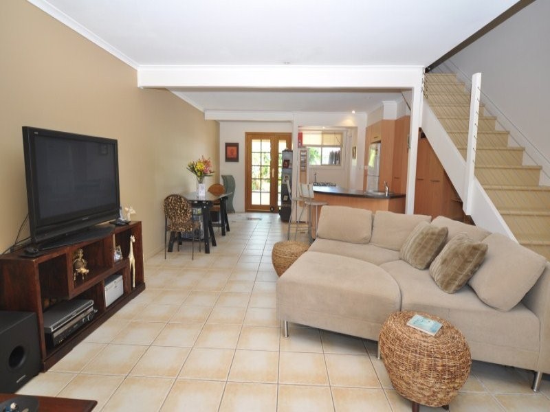 1/63 Olsen Avenue, Labrador QLD 4215