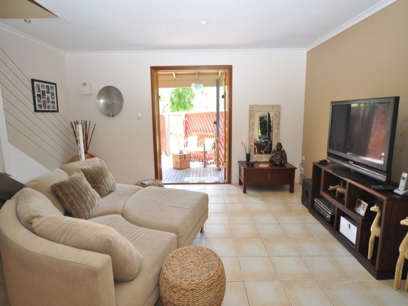 1/63 Olsen Avenue, Labrador QLD 4215