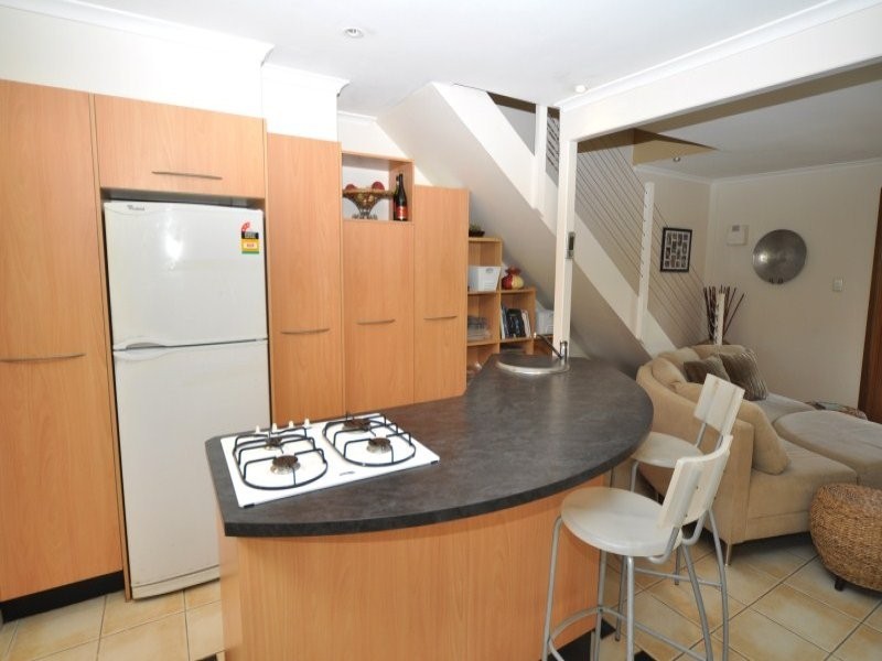 1/63 Olsen Avenue, Labrador QLD 4215