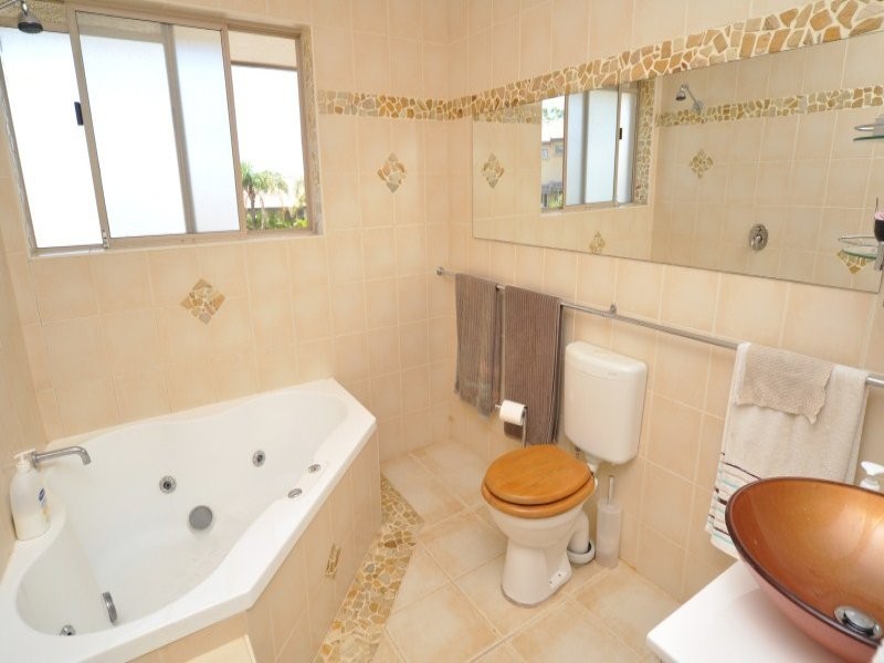 1/63 Olsen Avenue, Labrador QLD 4215