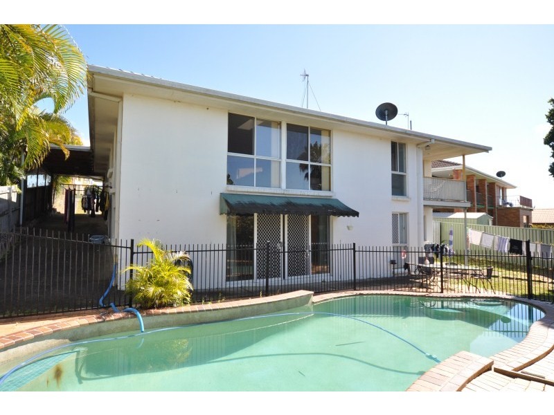16 Carrumbella Drive, Arundel QLD 4214