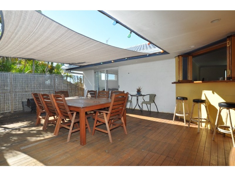16 Carrumbella Drive, Arundel QLD 4214
