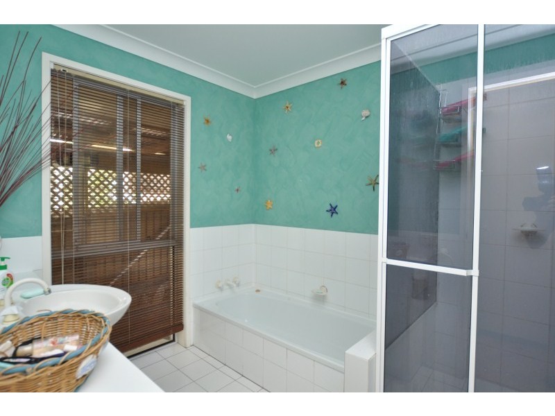 16 Carrumbella Drive, Arundel QLD 4214