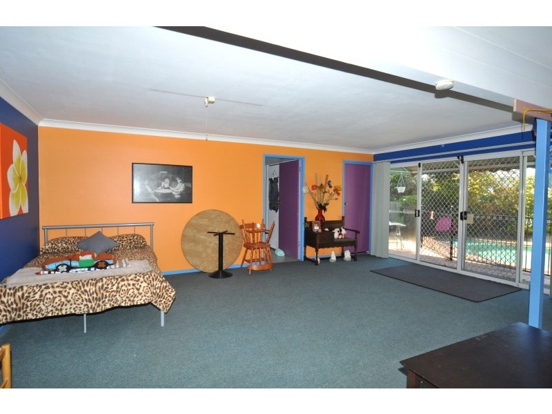 16 Carrumbella Drive, Arundel QLD 4214