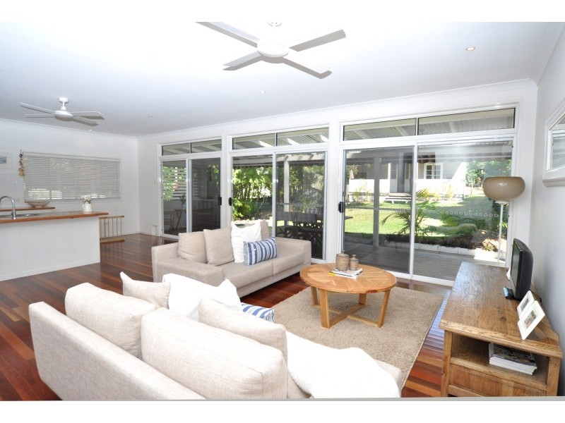 10 Kerr Avenue, Southport QLD 4215