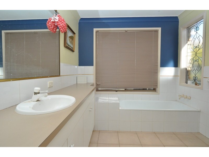 11 Weiskoph Court, Parkwood QLD 4214