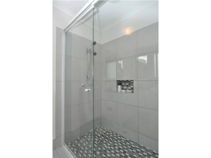 1/5 Stephenson Street, Labrador QLD 4215