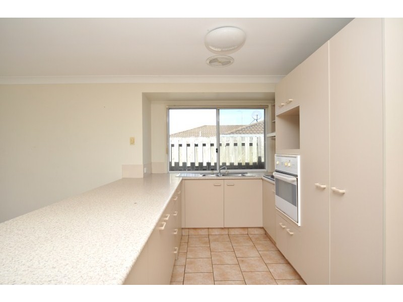 5 County Close, Parkwood QLD 4214