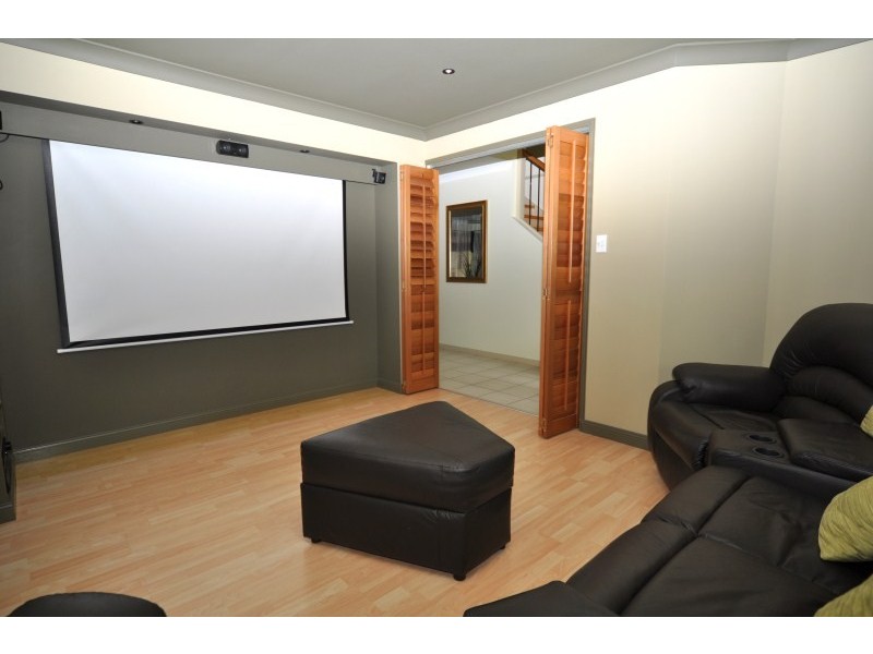 103 Christina Ryan Way, Arundel QLD 4214