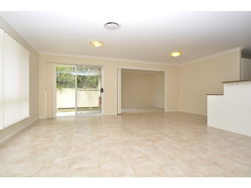 18 Leighanne Crescent, Arundel QLD 4214