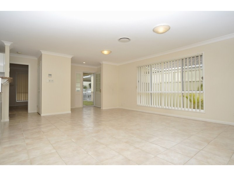 18 Leighanne Crescent, Arundel QLD 4214