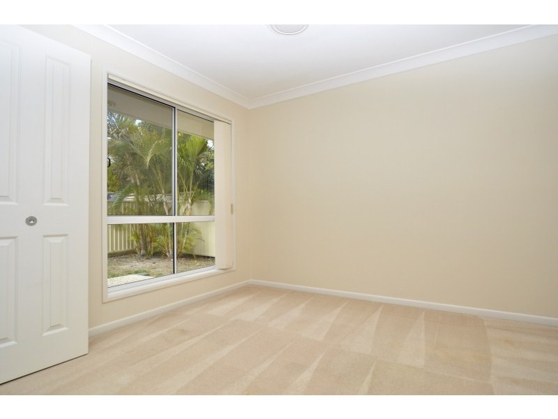 18 Leighanne Crescent, Arundel QLD 4214