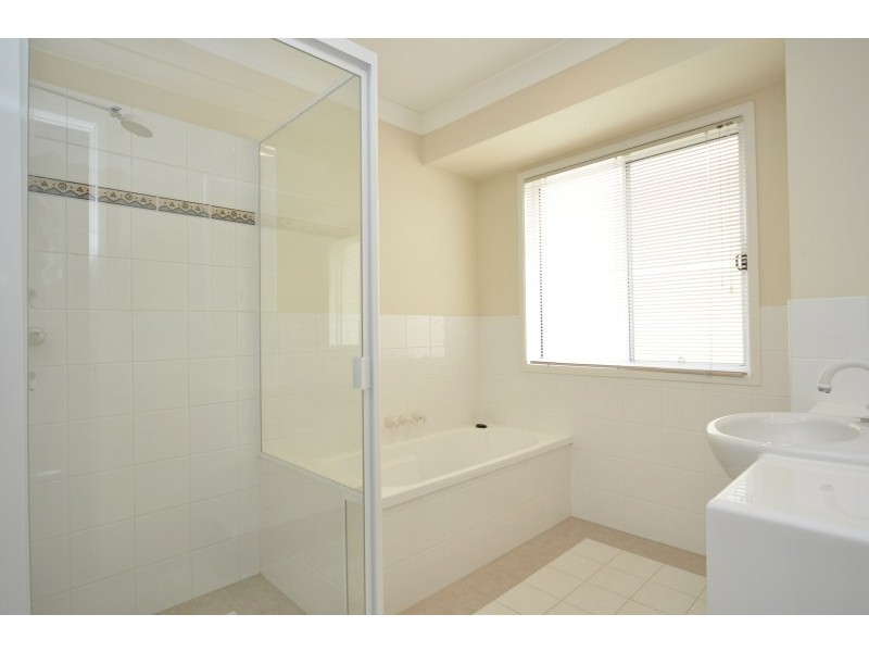 18 Leighanne Crescent, Arundel QLD 4214