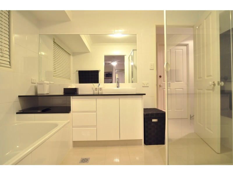 24 Von Nida Street, Parkwood QLD 4214