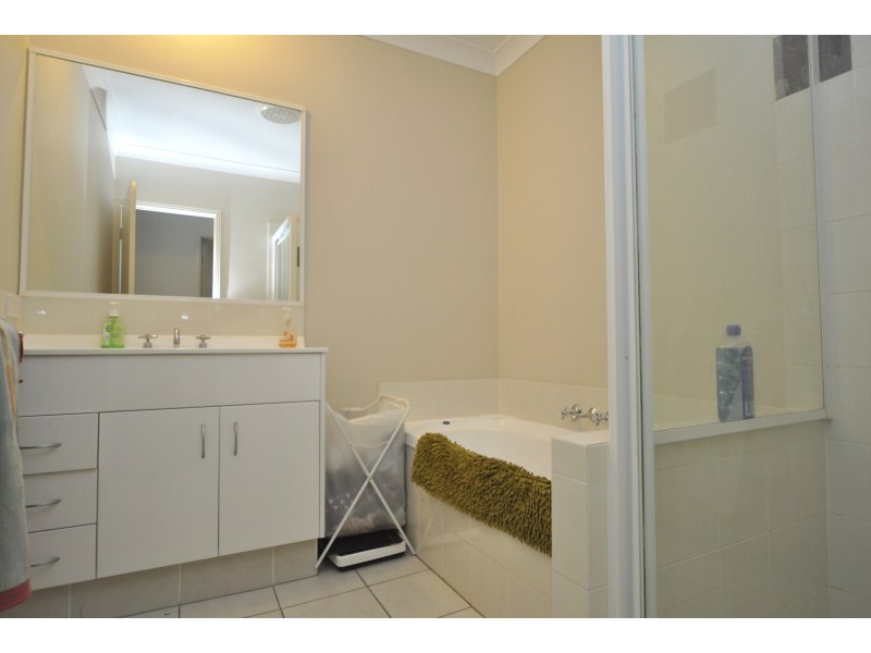 1/10 Pilar Court, Molendinar QLD 4214