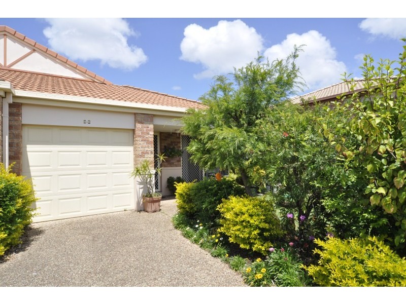 2/6 Usher Avenue, Labrador QLD 4215