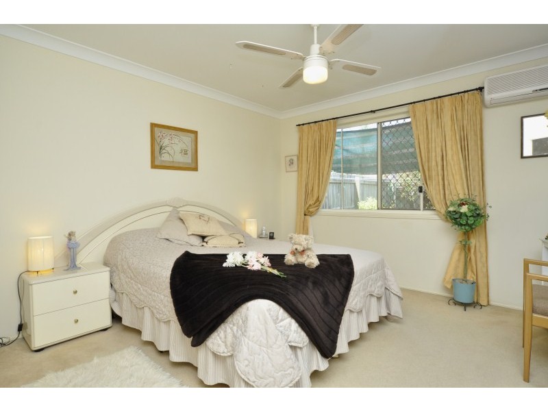 2/6 Usher Avenue, Labrador QLD 4215