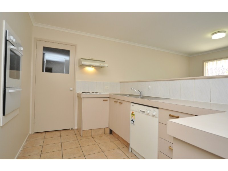 2/127 Central Street, Labrador QLD 4215
