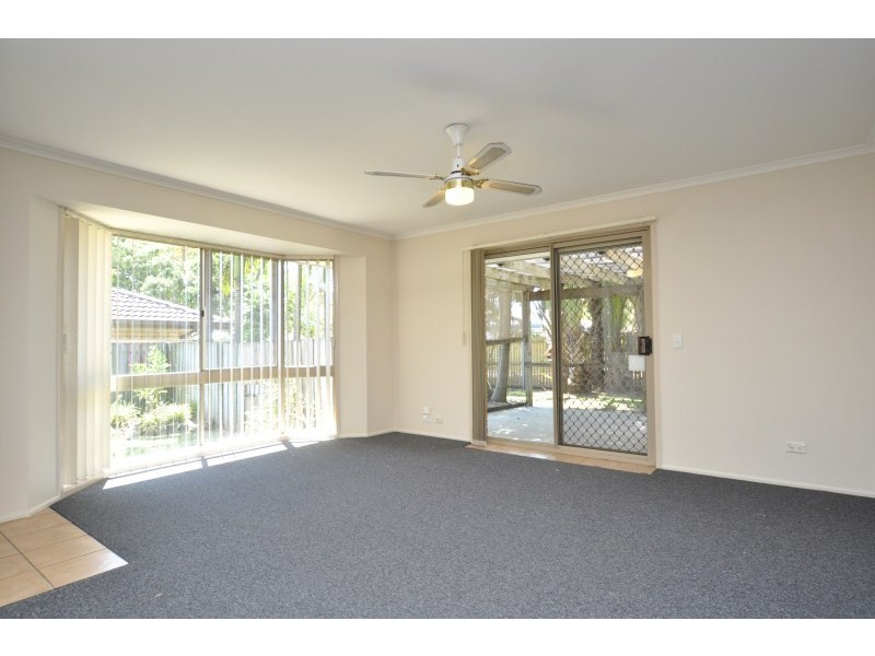 2/127 Central Street, Labrador QLD 4215