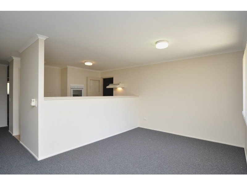 2/127 Central Street, Labrador QLD 4215