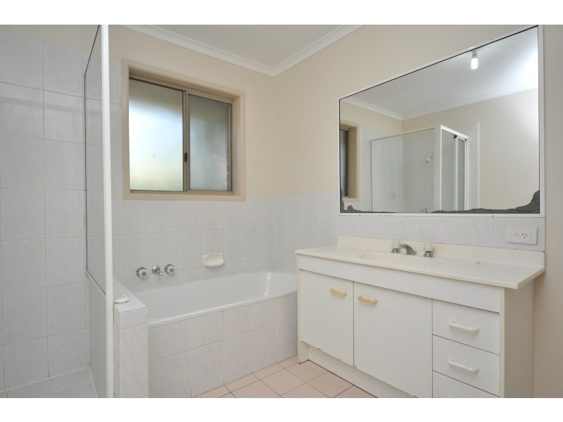 2/127 Central Street, Labrador QLD 4215