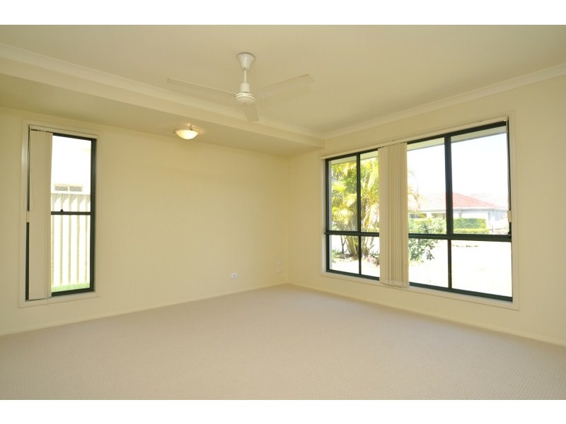 48 Christina Ryan Way, Arundel QLD 4214