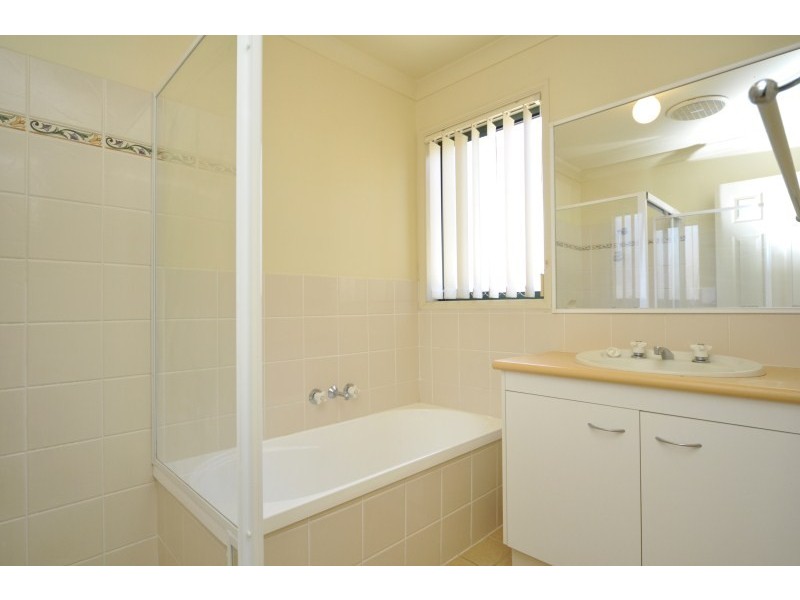 48 Christina Ryan Way, Arundel QLD 4214