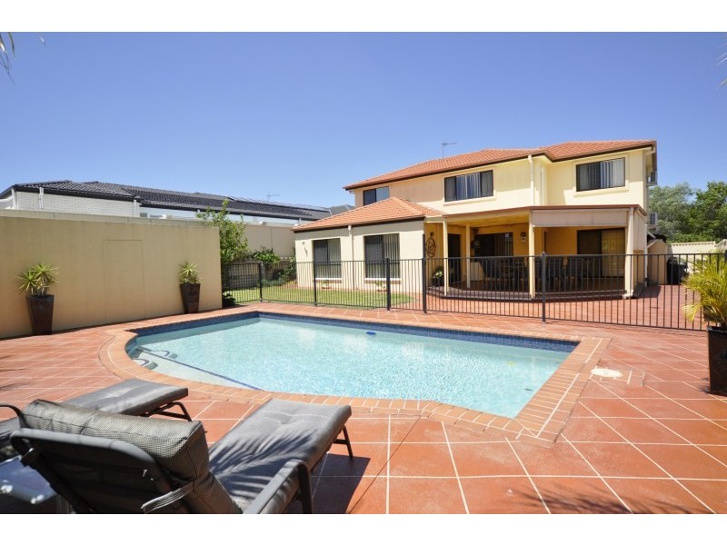 102 Crestwood Drive, Molendinar QLD 4214