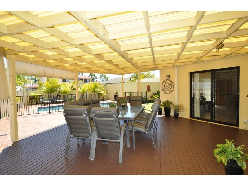 102 Crestwood Drive, Molendinar QLD 4214