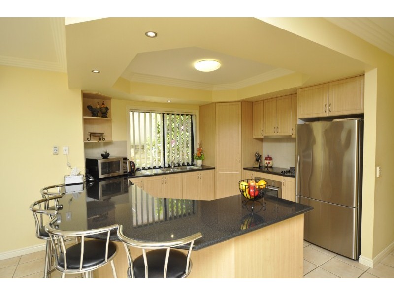 102 Crestwood Drive, Molendinar QLD 4214