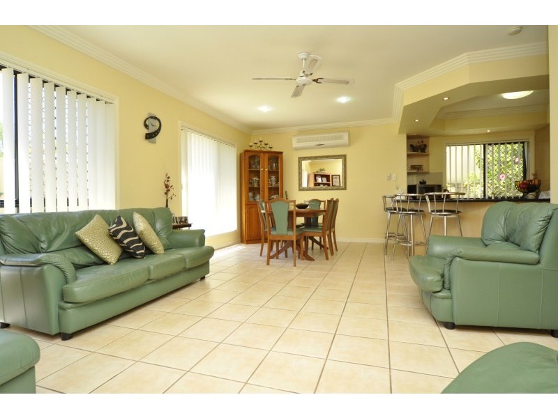 102 Crestwood Drive, Molendinar QLD 4214