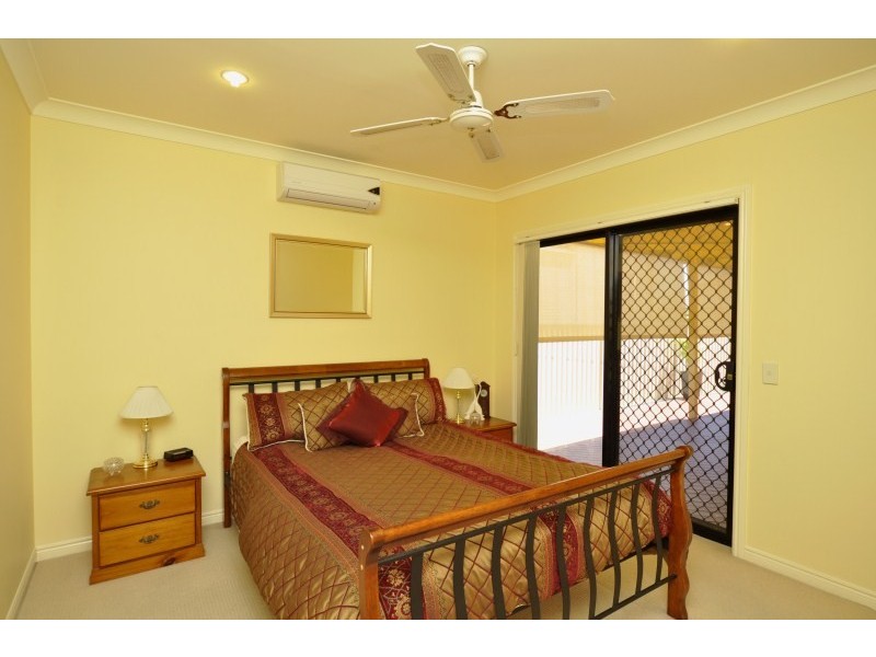 102 Crestwood Drive, Molendinar QLD 4214