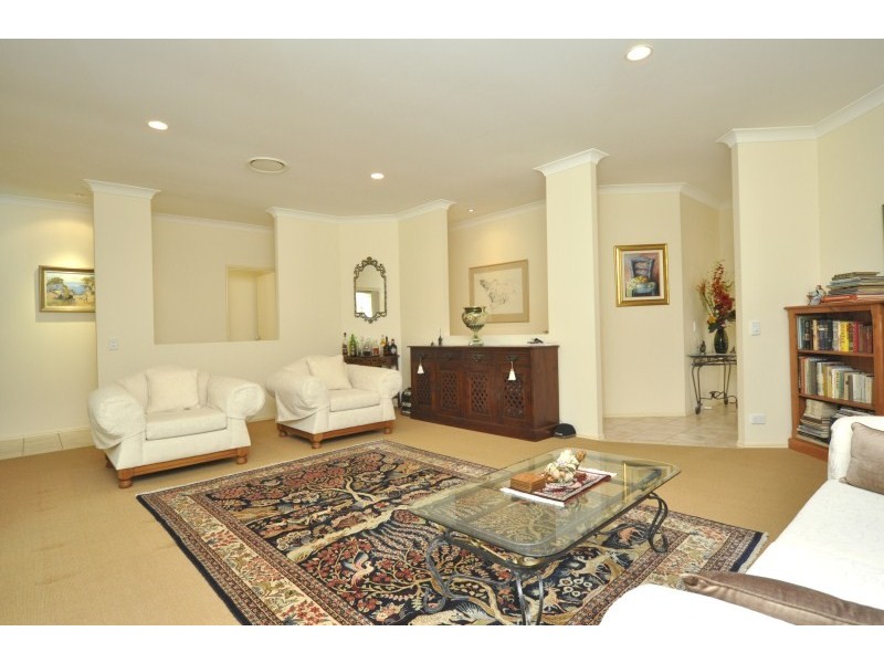 1 Desert Falls Crescent, Parkwood QLD 4214