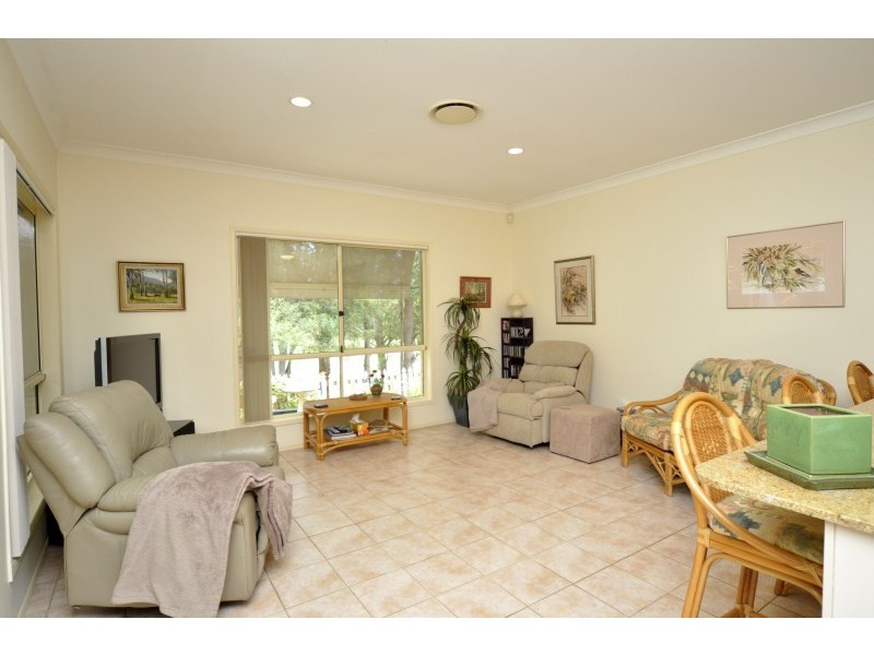 1 Desert Falls Crescent, Parkwood QLD 4214