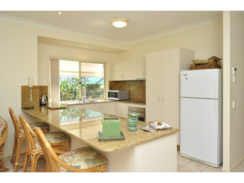 1 Desert Falls Crescent, Parkwood QLD 4214