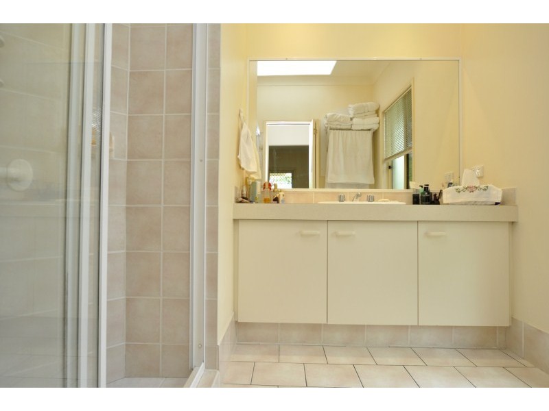 1 Desert Falls Crescent, Parkwood QLD 4214