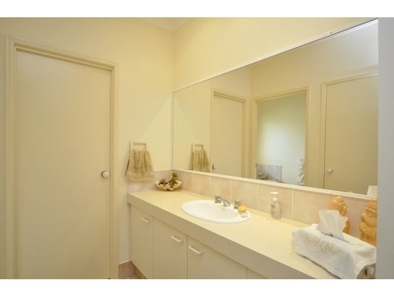 1 Desert Falls Crescent, Parkwood QLD 4214