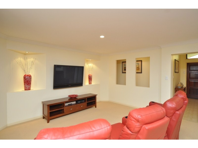 72 Arun Drive, Arundel QLD 4214