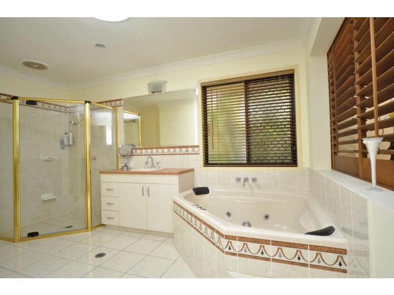 72 Arun Drive, Arundel QLD 4214
