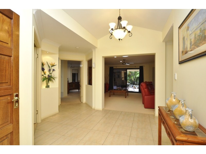 72 Arun Drive, Arundel QLD 4214