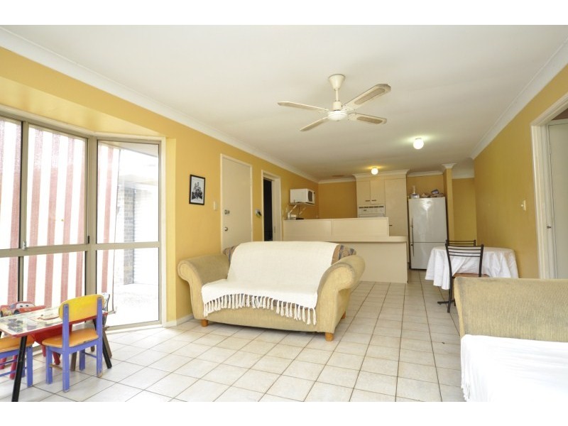 2/27 Nina Parade, Arundel QLD 4214