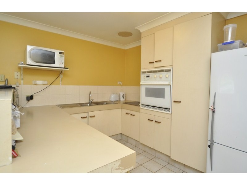 2/27 Nina Parade, Arundel QLD 4214