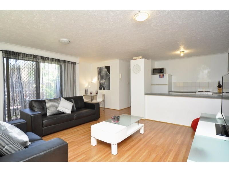 9/25 Ahern Street, Labrador QLD 4215