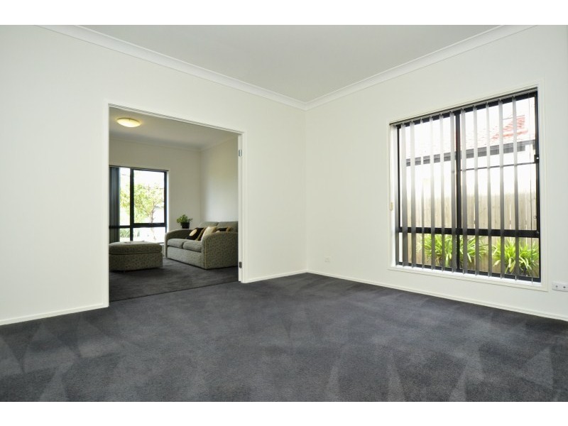 89 Highcrest Circuit, Molendinar QLD 4214