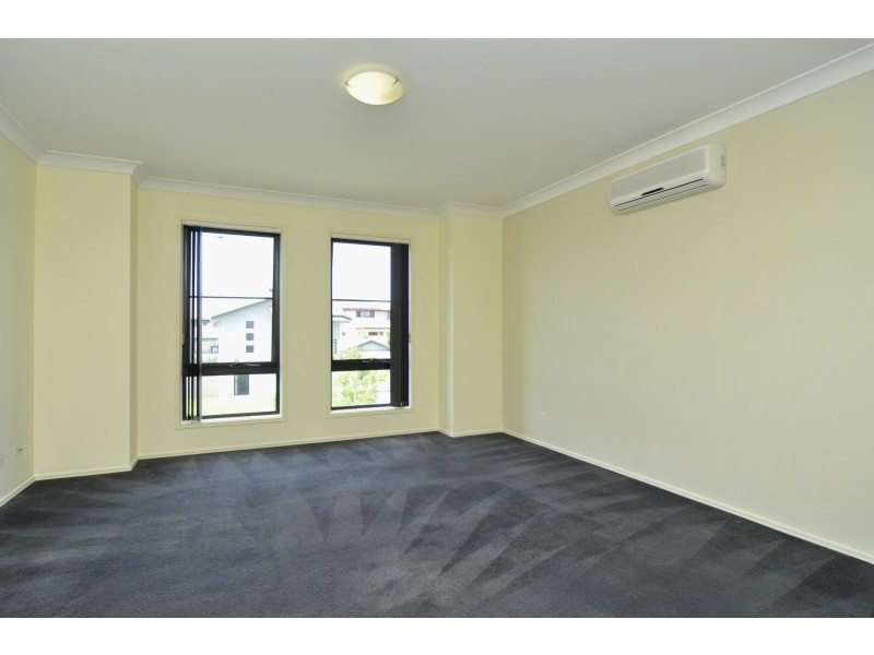 89 Highcrest Circuit, Molendinar QLD 4214