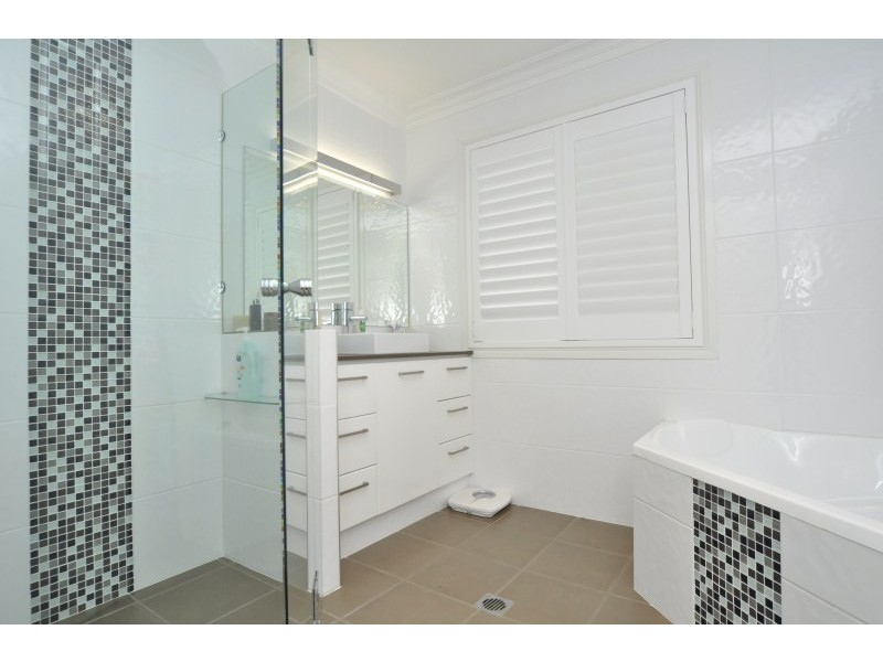 72 Arnold Palmer Drive, Parkwood QLD 4214