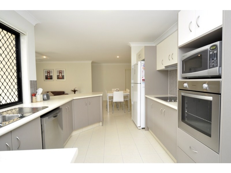 37 Golden Bear Drive, Arundel QLD 4214